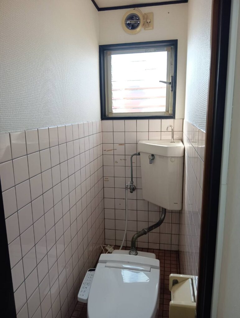 トイレのクロスの張替え、完了しました。美濃加茂市