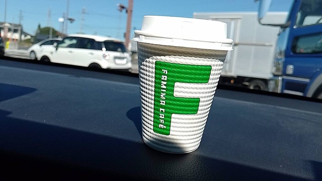ファミリーマートのコーヒーです。１５３円します。
