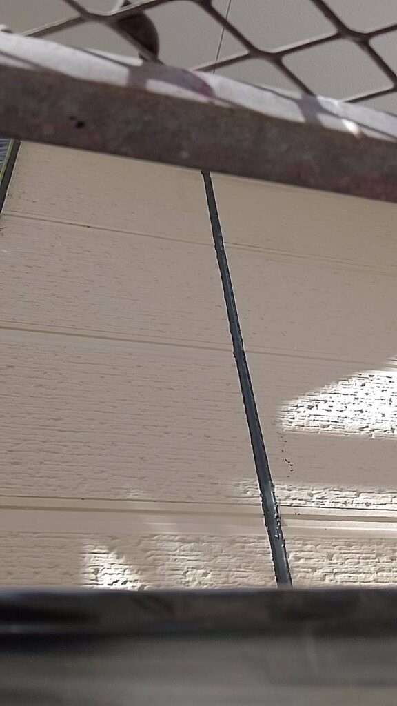ベランダの縦目地シーリングの打ち替え、美濃加茂市
